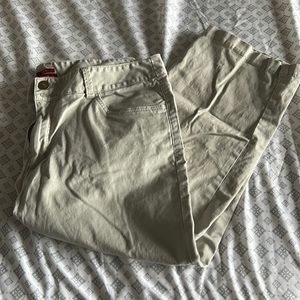 Merona Stretch Khaki Capris - 14
